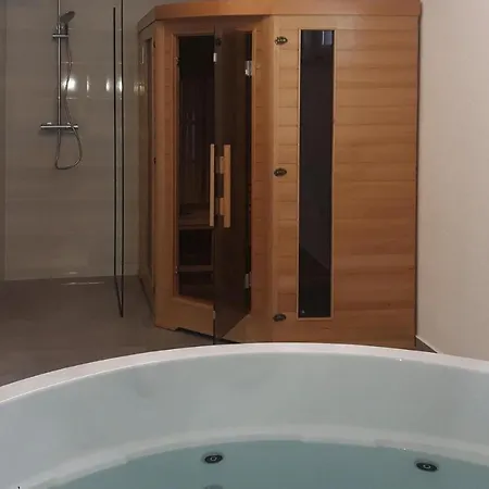 Villa In With Pool
